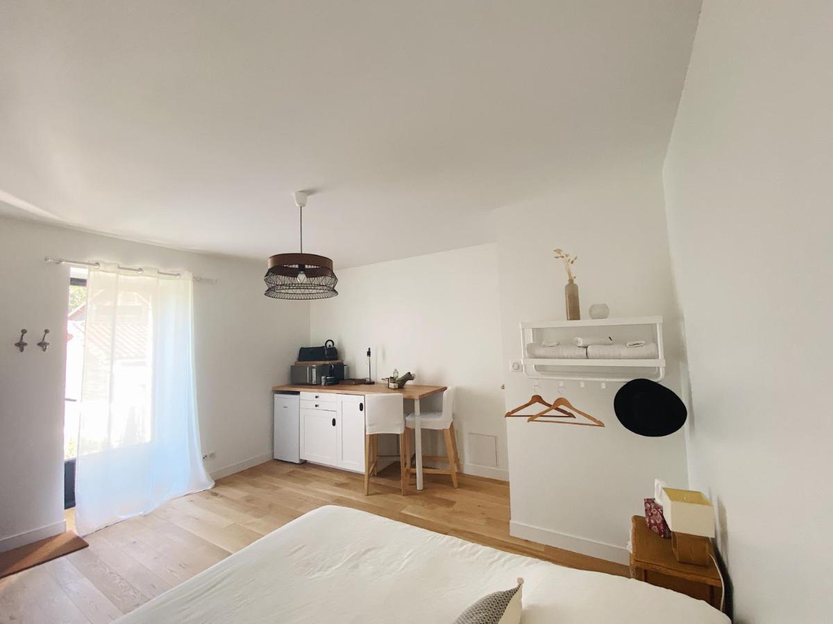 L'Anne Xe, Studio Independant Valeuil エクステリア 写真
